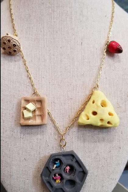 Trypophobia Desentisization Necklace