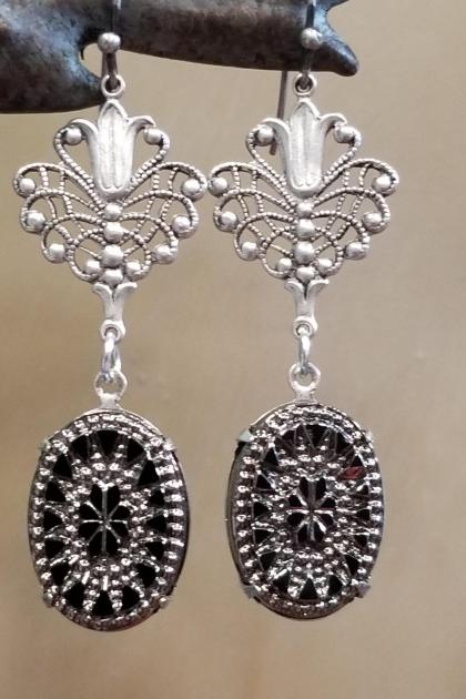 Antique Heirloom Earrings (Black/Silver)