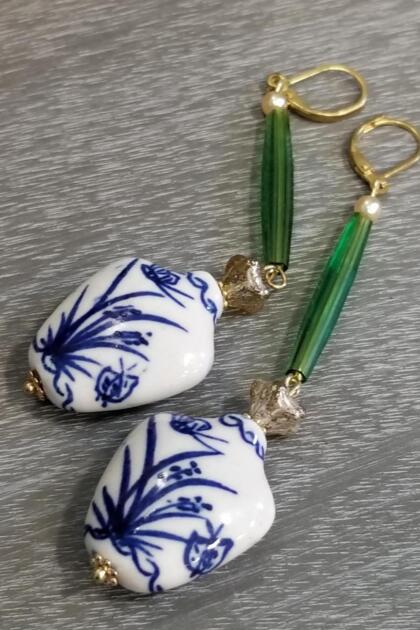 BLUE AND WHITE CHINOISERIE VASE EARRINGS WITH GREEN REEDS