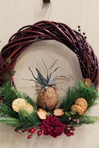 Colonial Christmas Wassail Wreath